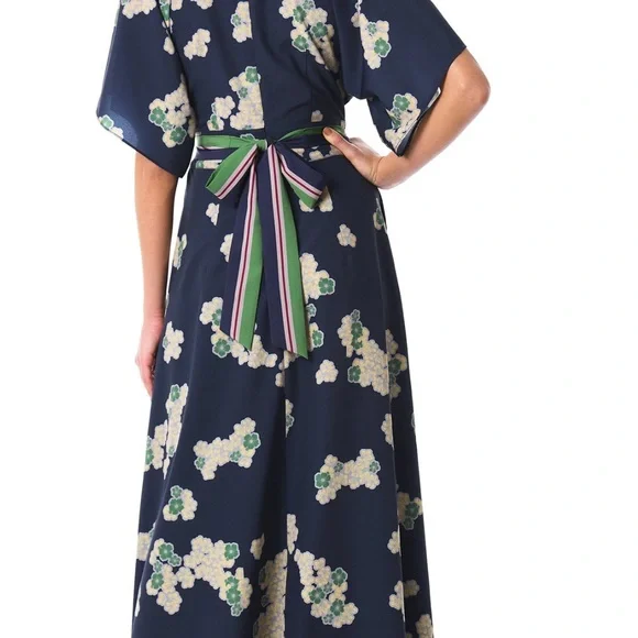 Elegant Floral Kimono-Style Dress in Navy - Picture 5 of 12